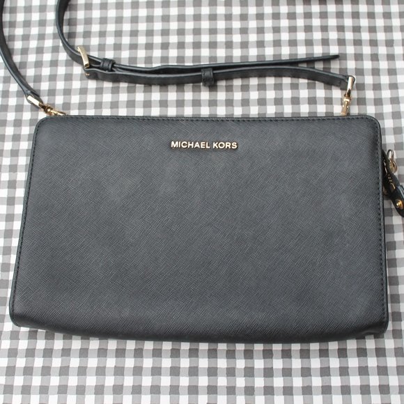 Michael Kors black purse / Jet Set Travel Crossbody - Picture 6 of 11